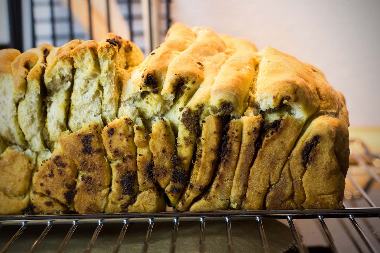 Unperfekt und ungefiltert: Falten-Brot mit Pesto – diesiemer